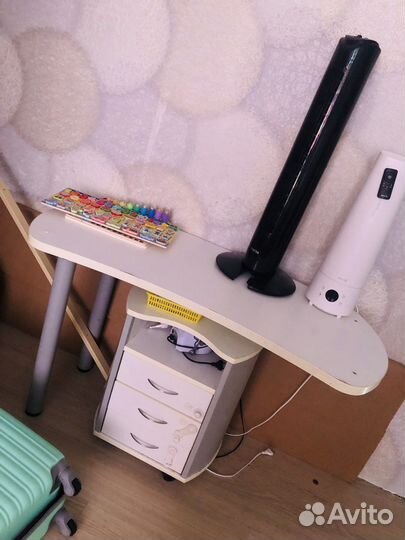 Маникюрный стол