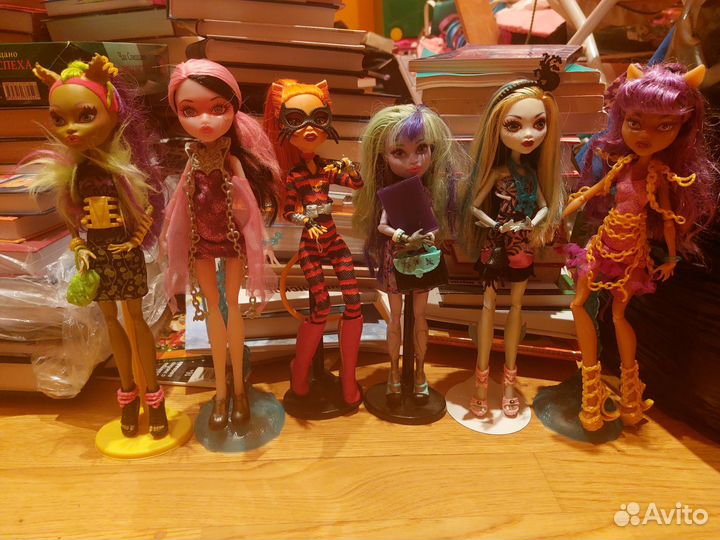 Куклы монстер хай много