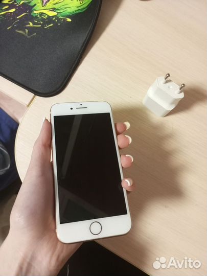 Телефон iPhone 8 64 gb