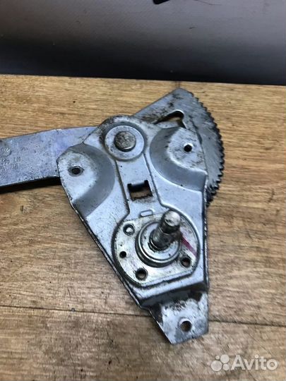 Стеклоподъемник механический задний левый Nexia