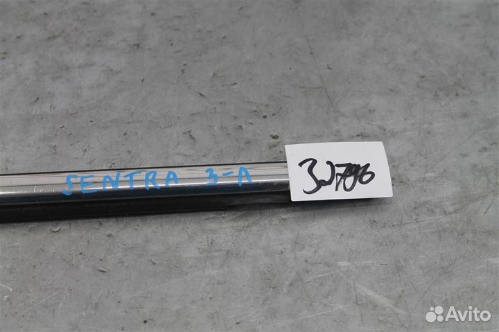 Молдинг стекла задней левой двери Nissan Sentra