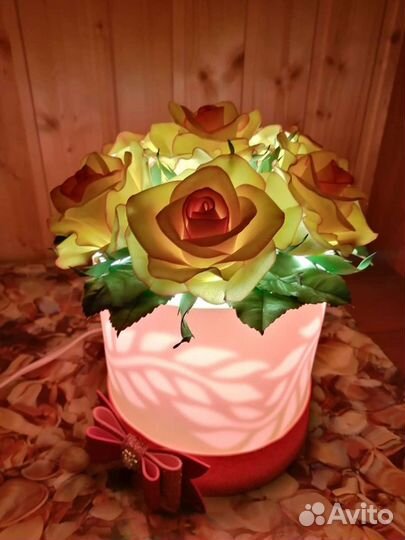 Розы в шляпной коробке. Ручная работа. Цветы ручно