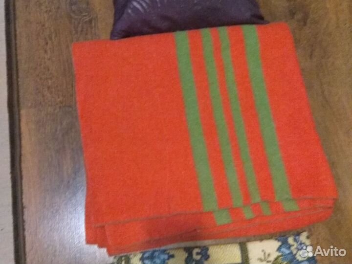 Два одеяла 1,5 и три покрывала