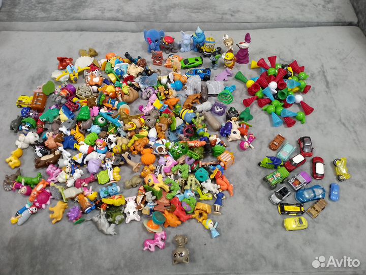 Мелкие Киндер игрушки