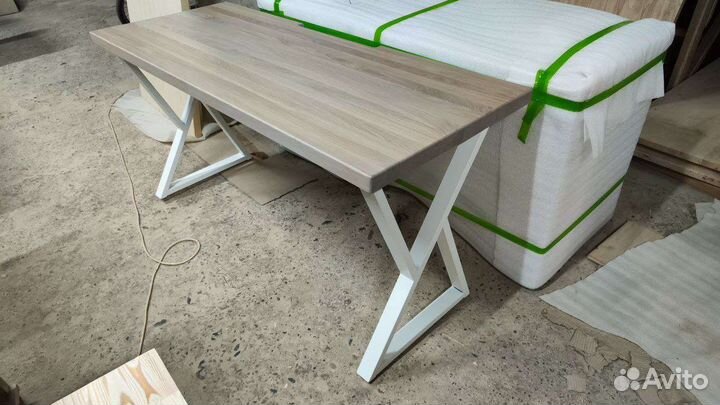 Компьютерный стол в стиле лофт из массива дуба