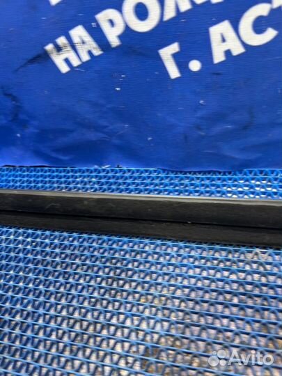 Бархотка двери Toyota Auris хэтчбек 1ZR 2007