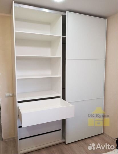 Зеркальный шкаф