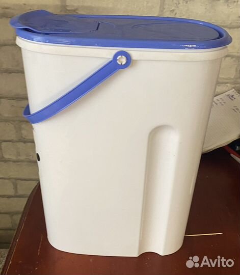 Контейнер для собачьего корма