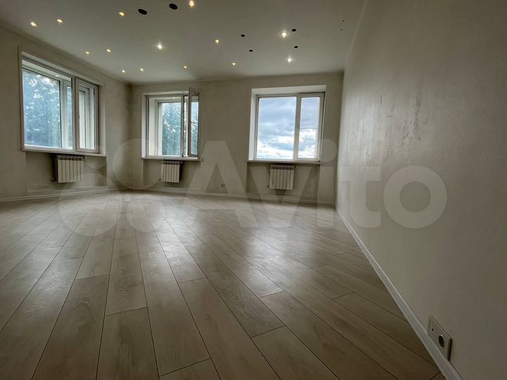 4-к. квартира, 121 м², 2/5 эт.