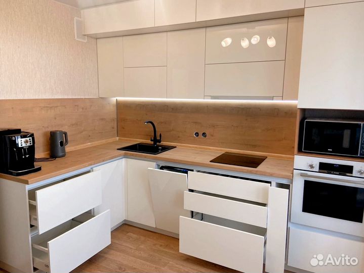 Кухонные гарнитуры на заказ Яркость