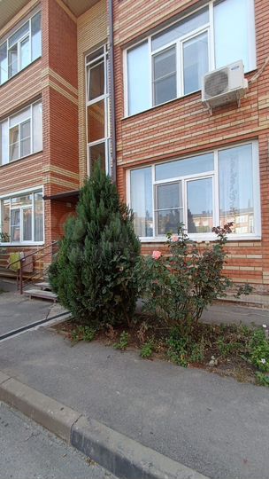 1-к. квартира, 42 м², 1/3 эт.