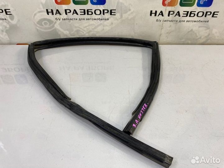 Уплотнительная резинка стекла двери задняя левая
