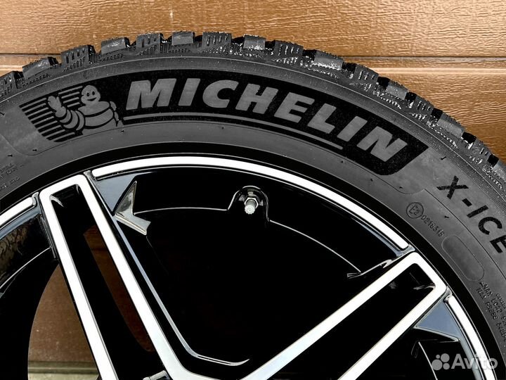 Зимний комплект Mercedes AMG R19 с шинами Michelin
