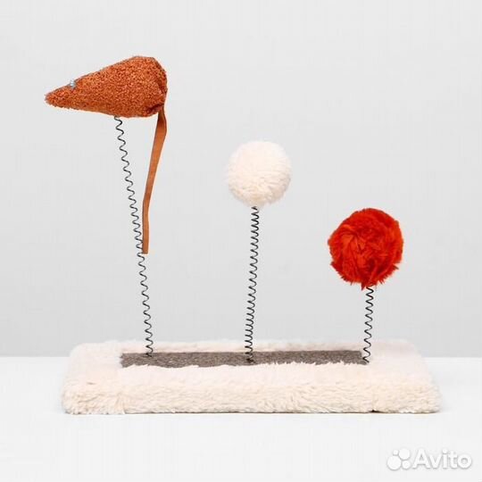 Игрушка для кошек с 3 дразнилками и когтеточкой