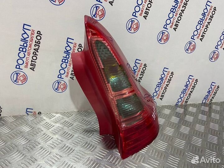 Фонарь правый Citroen C4