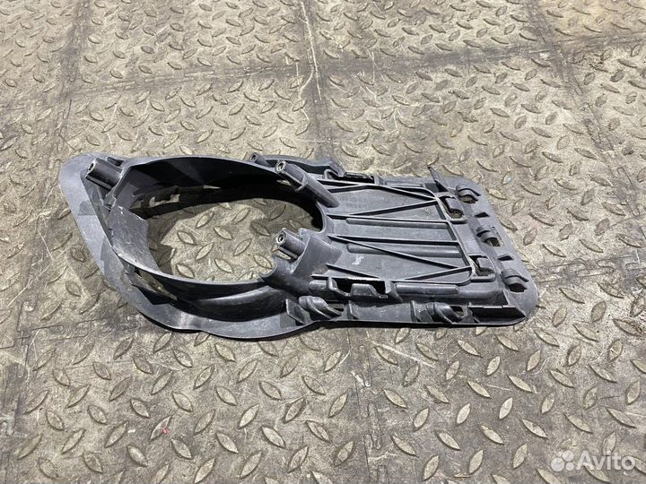 Решетка в бампер противотуманной фары левая