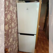 Холодильник indesit df4160w