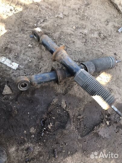 Задний амортизаторы toyota corolla verso