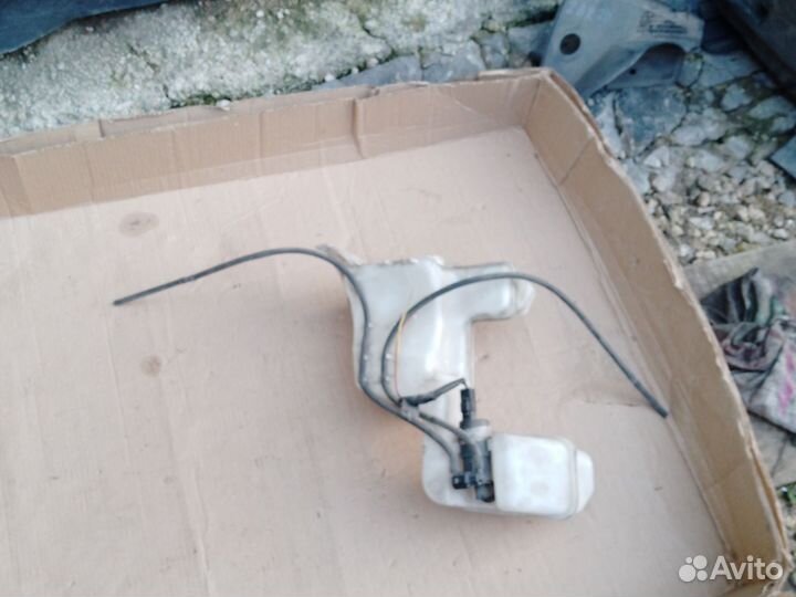 Бачок омывателя peugeot 308