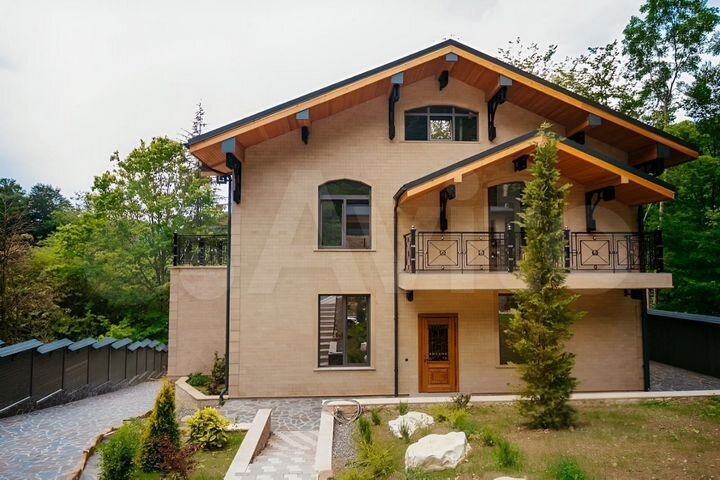 Дом 350 м² на участке 10 сот.