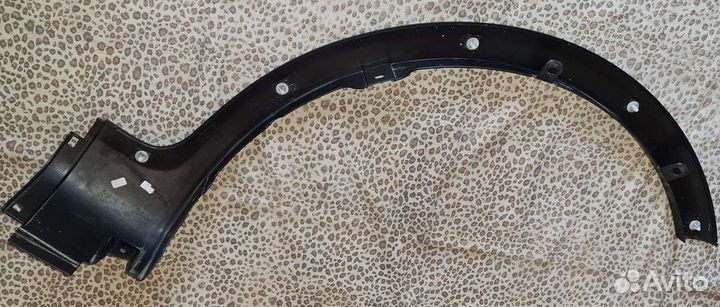 Накладка арки крыла передняя левая Suzuki SX4