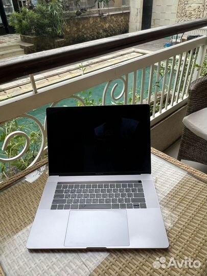 Apple MacBook Pro 15 I7 256gb 2017