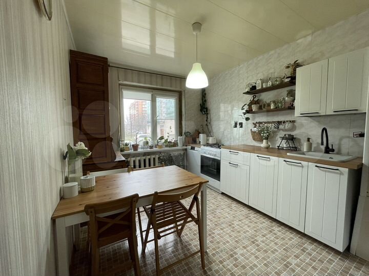 4-к. квартира, 74 м², 1/9 эт.