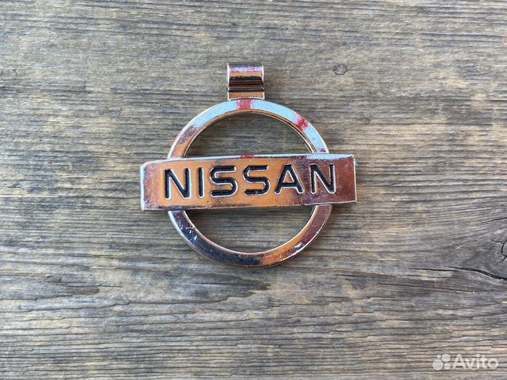 Брелок на ключи nissan