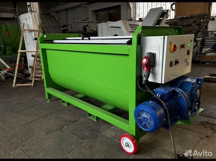 Cмеситель кормов горизонтальный