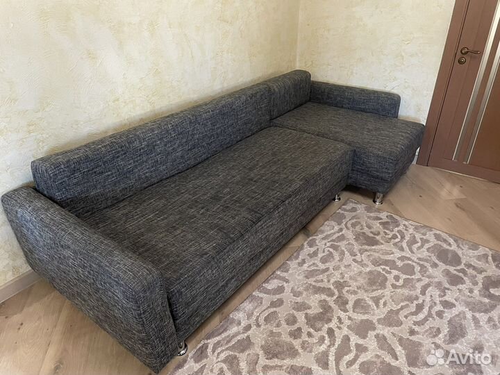 Угловой диван с аттоманкой