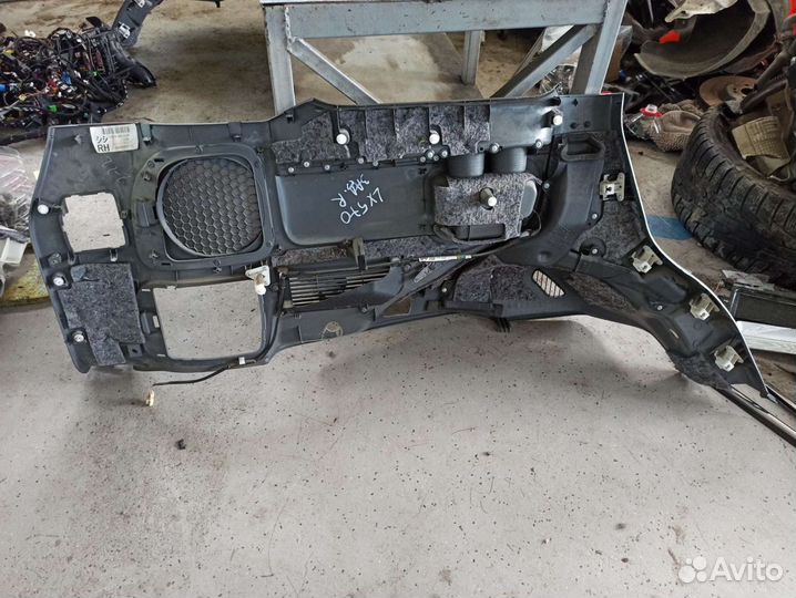 Обшивка багажника задняя правая Lexus LX 570