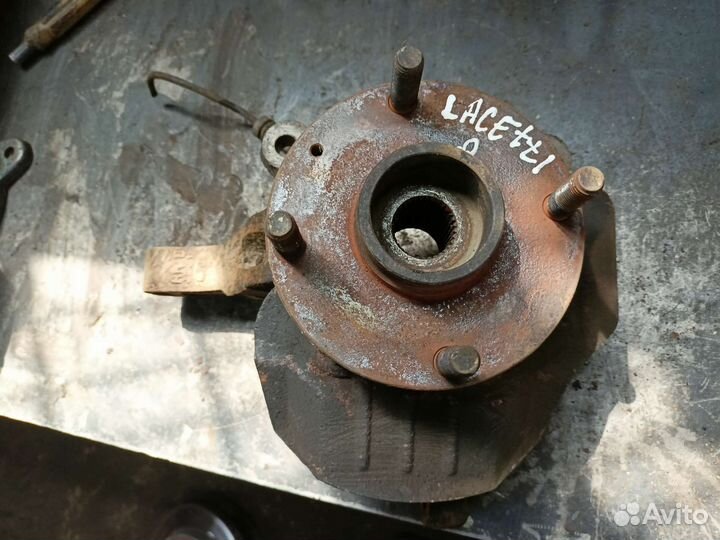 Поворотный кулак правый Chevrolet lacetti