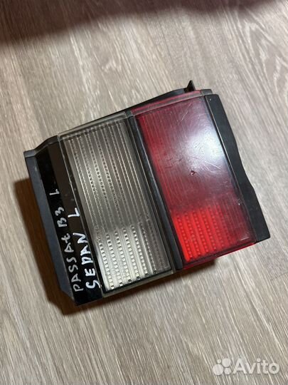 Фонарь крышки багажника левый VW Passat B3 седан