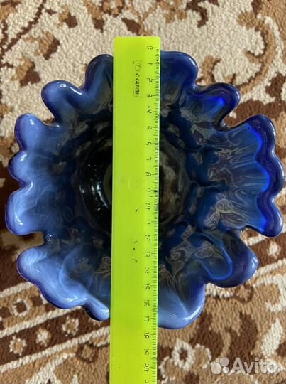 Ваза из цветного стекла