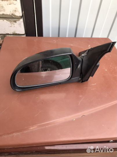 Левое зеркало заднего вида на hyundai accent