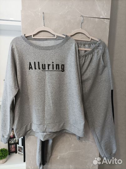 Костюмы женские