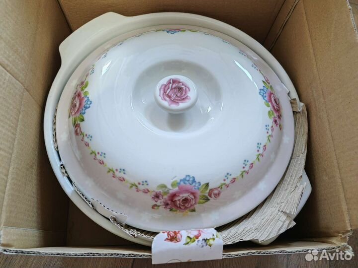 Супница с крышкой