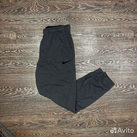 Спортивки Nike