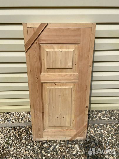 Дверь деревенная