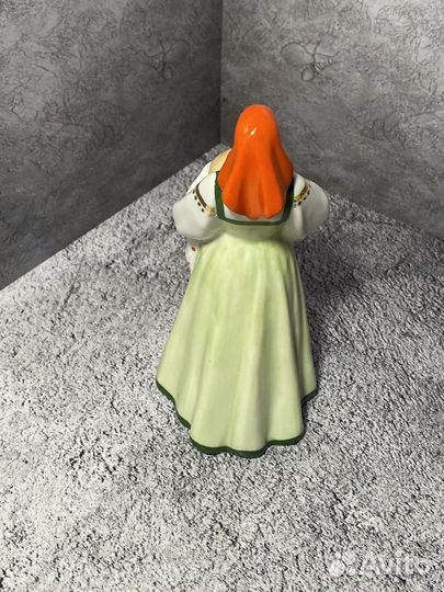 Фарфоровая статуэтка 