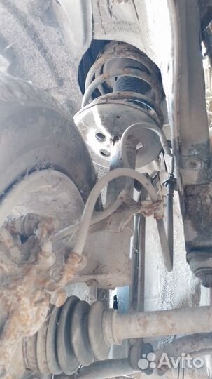 Стойка передняя правая Toyota Prius NHW10