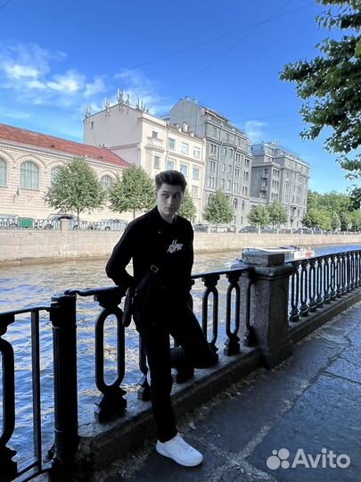 Бариста, официант, бармен, администратор