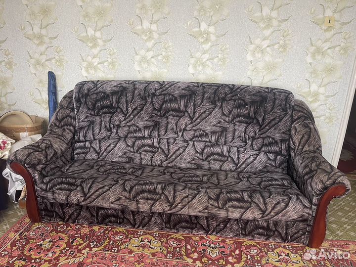Диван с двумя креслами