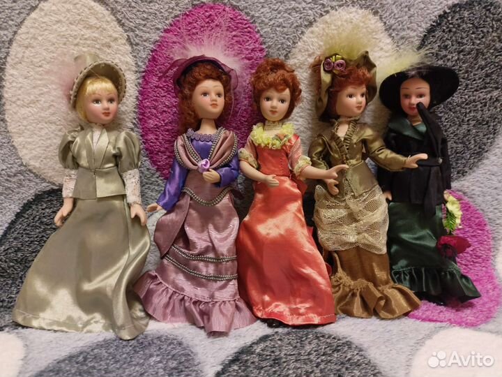 Кукла фарфоровая