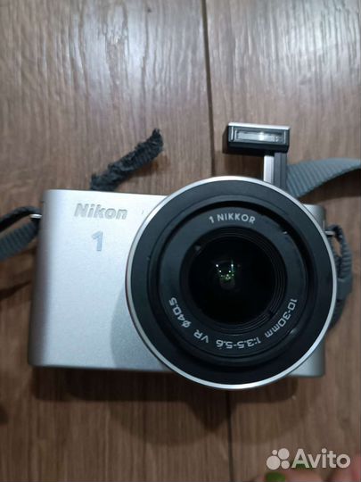Компактный фотоаппарат Nikon one J1