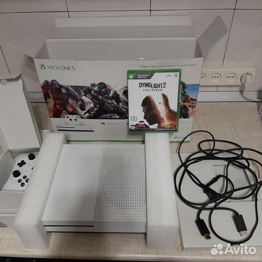 Xbox ONE S 1тб. (состояние нового )