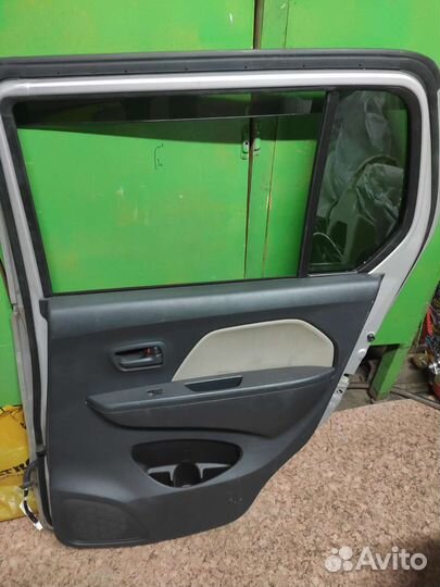 Дверь задняя правая