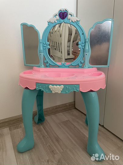 Туалетный столик для девочки (трюмо)
