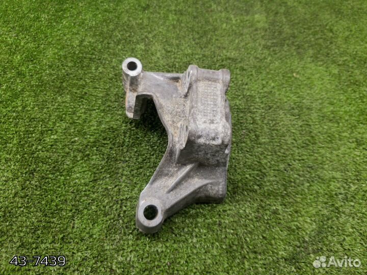 Кронштейн насоса гур Audi A6 C6