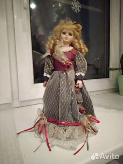 Кукла фарфоровая коллекционная
